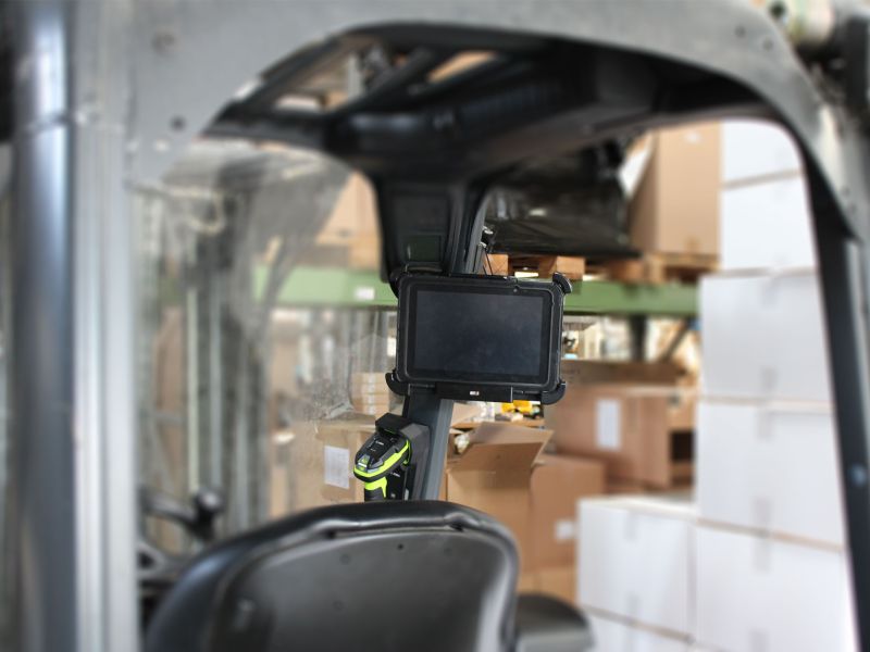 Tablet im Gabelstapler